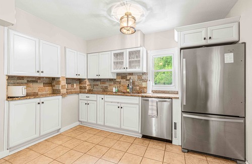 East Homer Casa | Hot Tub *Movie Theater * Lakefront Dock *Views