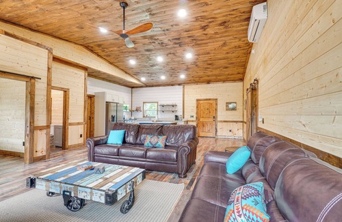 Unaka Cabina | Hot Tub & Mtn Views: Pet-Friendly Englewood Cabin