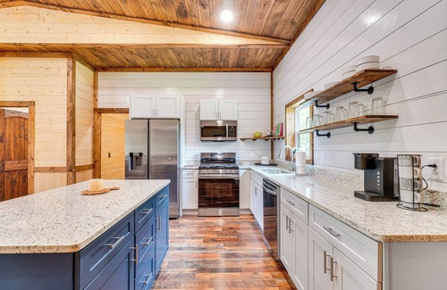 Unaka Cabina | Hot Tub & Mtn Views: Pet-Friendly Englewood Cabin