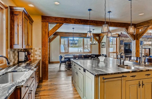 Warrior's Mark West Casa | Hot Tub + Mtn Views - Wandering Moose