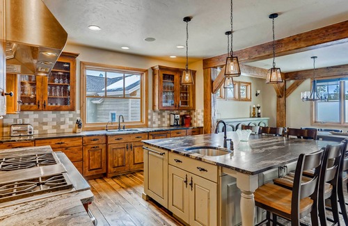 Warrior's Mark West Casa | Hot Tub + Mtn Views - Wandering Moose
