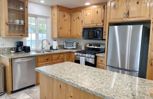 Huntington Beach Casa | Hot Tub | Near Freeway | Quick 2 Theme Parks/Beach