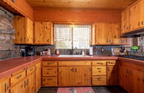 The Village Cabina | Hot Tub Near Lake Kellys Kottage