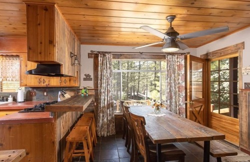 The Village Cabina | Hot Tub Near Lake Kellys Kottage