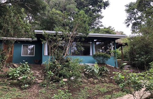 Monteverde Casa | ¡Bañera de hidromasaje! ¡Recientemente renovado! WiFi rápido ½ milla de la reserva
