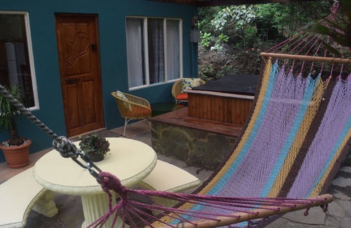 Monteverde Casa | ¡Bañera de hidromasaje! ¡Recientemente renovado! WiFi rápido ½ milla de la reserva