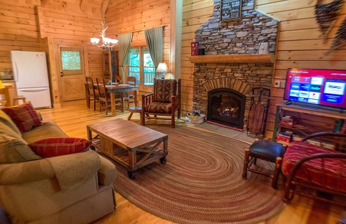 Jefferson Cabina | Plan a Late-Summer Cabin Escape @ Pine Log Lodge