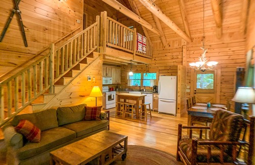 Jefferson Cabina | Plan a Late-Summer Cabin Escape @ Pine Log Lodge
