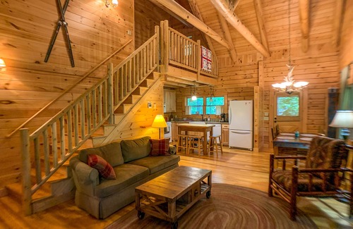 Jefferson Cabina | Plan a Late-Summer Cabin Escape @ Pine Log Lodge