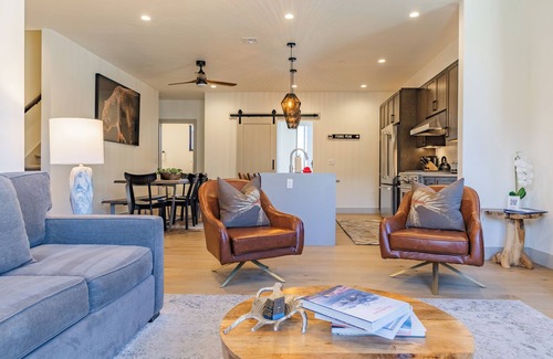 Willow Grove Casa | Hot Tub on Rooftop Deck - Mountain/River Views - Gym - EV Charger - 3 Kings