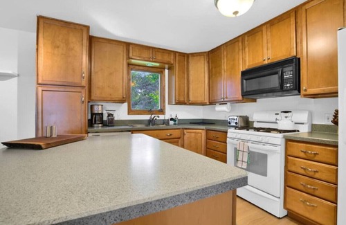 Caseville Apartamento | Hot Tub Open! Cozy lakeview Home w Great Beach!
