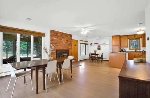 Caseville Apartamento | Hot Tub Open! Cozy lakeview Home w Great Beach!