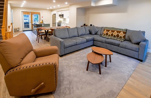 East Kootenay Casa | Hot tub | Open-Plan | Newly Renovated | Air-Conditioning