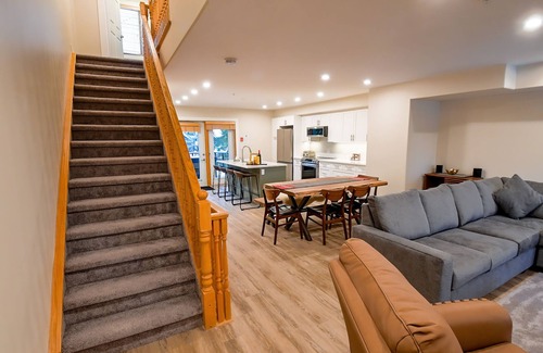 East Kootenay Casa | Hot tub | Open-Plan | Newly Renovated | Air-Conditioning