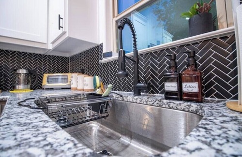 Denison Casa | Hot Tub Paradise: Fire Pit - BBQ - Family/Couples