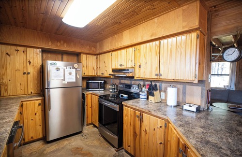 Ozone Cabina | Hot Tub, Patio, and Fire Pit - Cooper's Ozark Cabin
