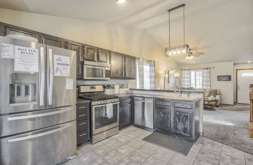 Security-Widefield Casa | Hot Tub-Pet Friendly-7 miles to Ft. Carson