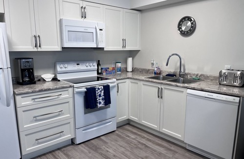 Regional District of Nanaimo Casa | Hot tub, Pet Friendly + Monthly Discounts! Trails Nearby!