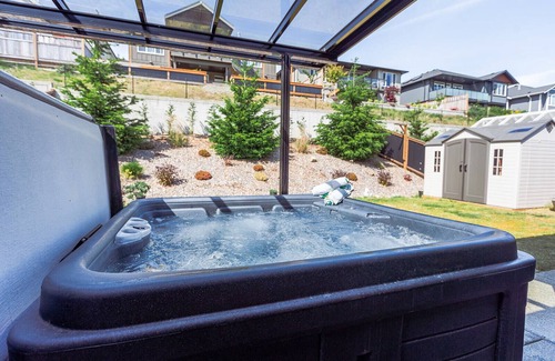 Regional District of Nanaimo Casa | Hot tub, Pet Friendly + Monthly Discounts! Trails Nearby!