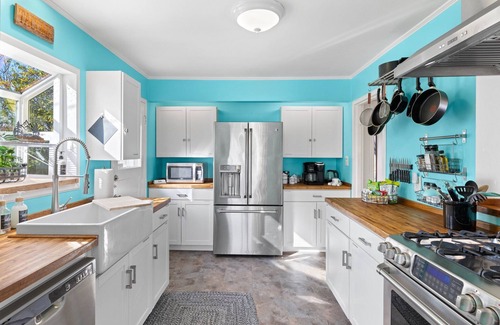 North End Casa | Hot Tub! Pets! Green Clean-Walking Distance to Proctor District