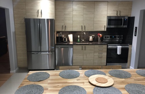 Tunkhannock Township Casa | Bañera de hidromasaje, sala de juegos, piscina, aire acondicionado central, cable, WiFi gratuito, tenis de lagos