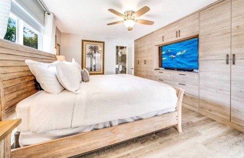 Santa Barbara Estates Casa | HOT TUB+POOL TABLE! WALKING DISTANCE TO BEACH!