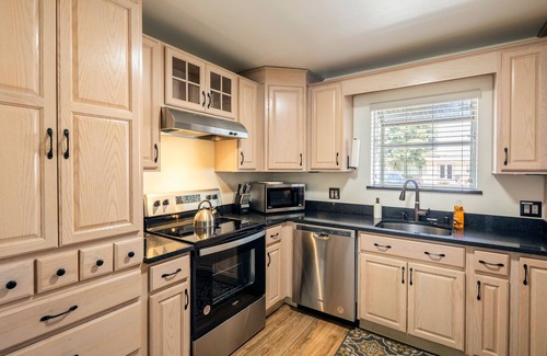 Raisin Casa | Hot Tub & Pool with 5 Cozy Bedrooms
