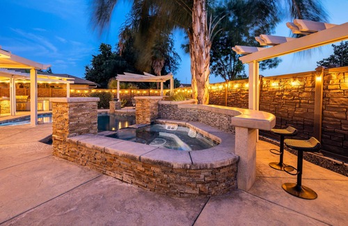 Raisin Casa | Hot Tub & Pool with 5 Cozy Bedrooms