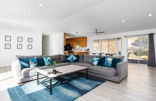 Mariposa Casa | Hot Tub, Privacy, Fire Pit, Pool Table, Ping Pong, Amazing Views!