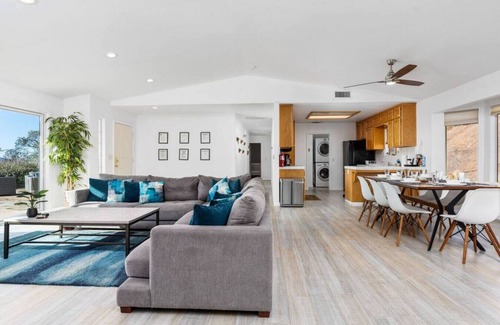 Mariposa Casa | Hot Tub, Privacy, Fire Pit, Pool Table, Ping Pong, Amazing Views!