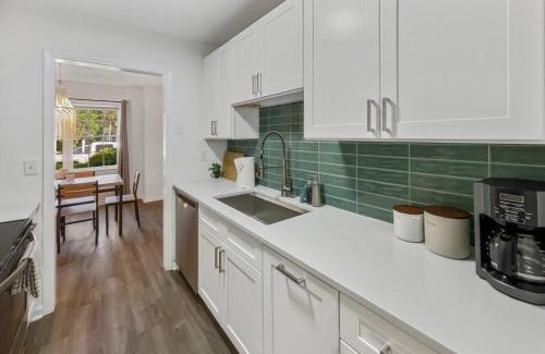 Mount Pleasant Apartamento | Hot Tub, Putting Green + Bikes!