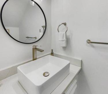 Mount Pleasant Apartamento | Hot Tub, Putting Green + Bikes!