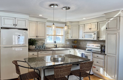 Ogunquit Casa | Hot Tub, Putting Green, 5 min walk to the beach, shops & restaurants.