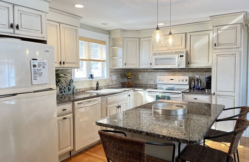 Ogunquit Casa | Hot Tub, Putting Green, 5 min walk to the beach, shops & restaurants.