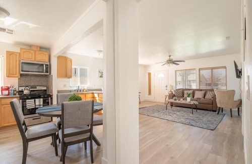 West Sacramento Casa | Hot Tub * Relaxing Retreat * Mins to DT Sacramento