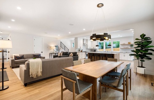 West Linn Casa | Hot tub, sauna, close to shops & restaurants!