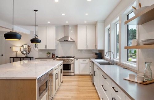 West Linn Casa | Hot tub, sauna, close to shops & restaurants!