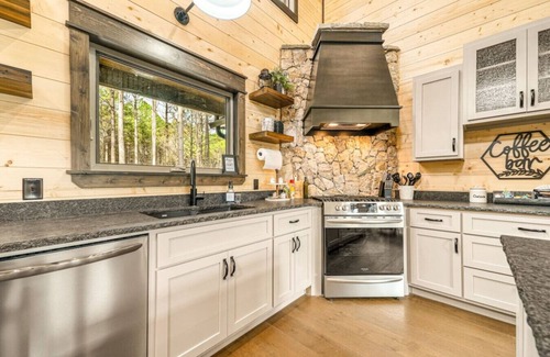 Broken Bow Cabina | Hot tub | Sauna | Fire pit | Pets | Sleeps 16 | Huge Deck