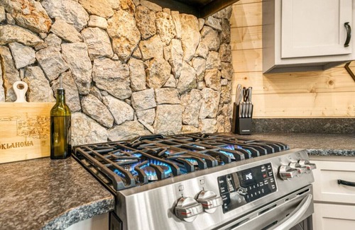 Broken Bow Cabina | Hot tub | Sauna | Fire pit | Pets | Sleeps 16 | Huge Deck