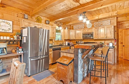 Rockbridge Cabina | Hot Tub, Sauna, GameRoom: Pool Table, Arcade, Ping Pong, Foosball. Hiking Nearby