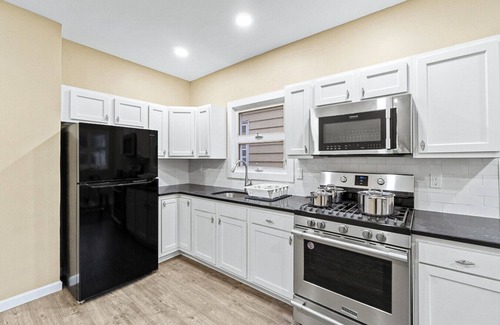 Constable Hook Casa | Hot Tub | Sauna | Gaming | Outdoor Grilling | NYC | EWR | Sleeps 25