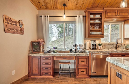 Twain Harte Cabina | Hot Tub + Scenic Views: Luxury Twain Harte Cabin!