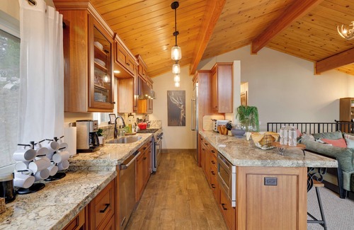 Twain Harte Cabina | Hot Tub + Scenic Views: Luxury Twain Harte Cabin!