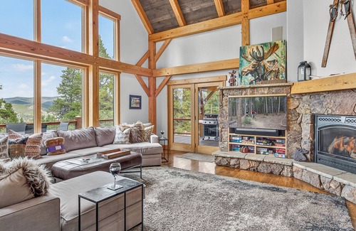 The Highlands Casa | Hot Tub + Ski Shuttle + Pet Friendly - Moose Tracks Lodge