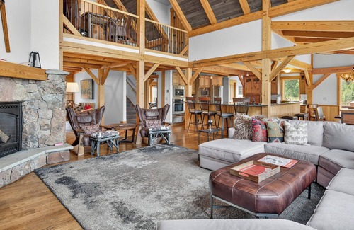 The Highlands Casa | Hot Tub + Ski Shuttle + Pet Friendly - Moose Tracks Lodge