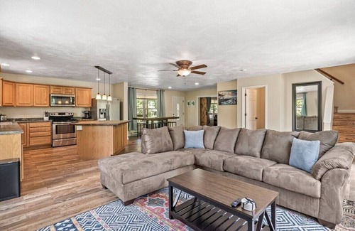 Lansing Casa | Hot Tub! Sleeps 16! Near Ithaca & Wineries!Dogs Ok!