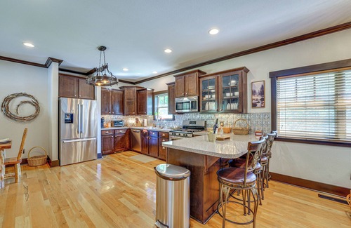 Fayetteville Cabina | Hot Tub Soaks & Outdoor Fun: Fayetteville Cabin