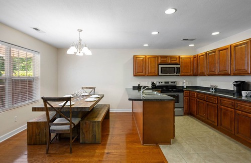Gatlinburg - Pigeon Forge Cabaña | Hot Tub, Swing, and Privacy! No steep mountain roads. Close to parkway