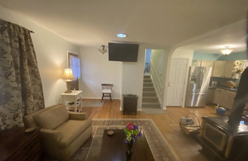 Castle Rock Casa | Hot tub, three ponds waterfall, Gardens, sunroom/man cave, 4 outdoor of heat