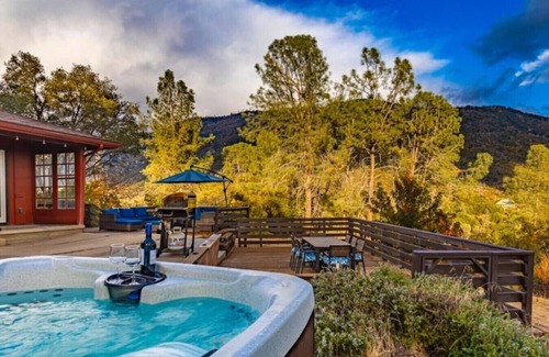 North Fork Casa | Hot tub under the stars! Mountain views/gameroom. Family-friendly Yosemite fun